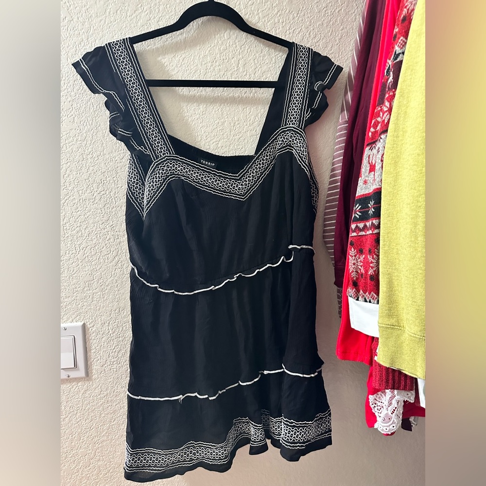 Torrid black and white tank. New with tags size 2